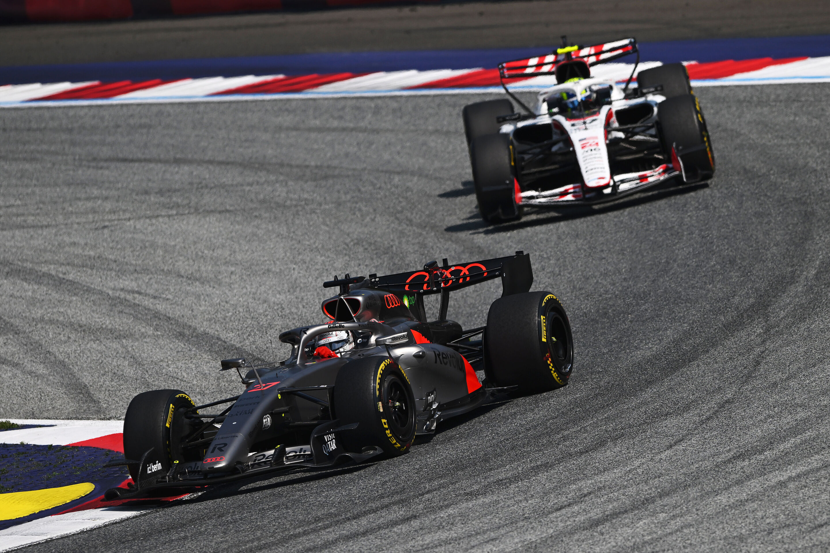 2026 Austrian Grand Prix - Sunday - SPIELBERG, AUSTRIA - JUNE 28: Nico Hulkenberg of Germany driving the (27) Audi F1 Team R26 leads Oliver Bearman of Great Britain driving the (87) Haas F1 VF-26 Ferrari on track during the F1 Grand Prix of Austria at...