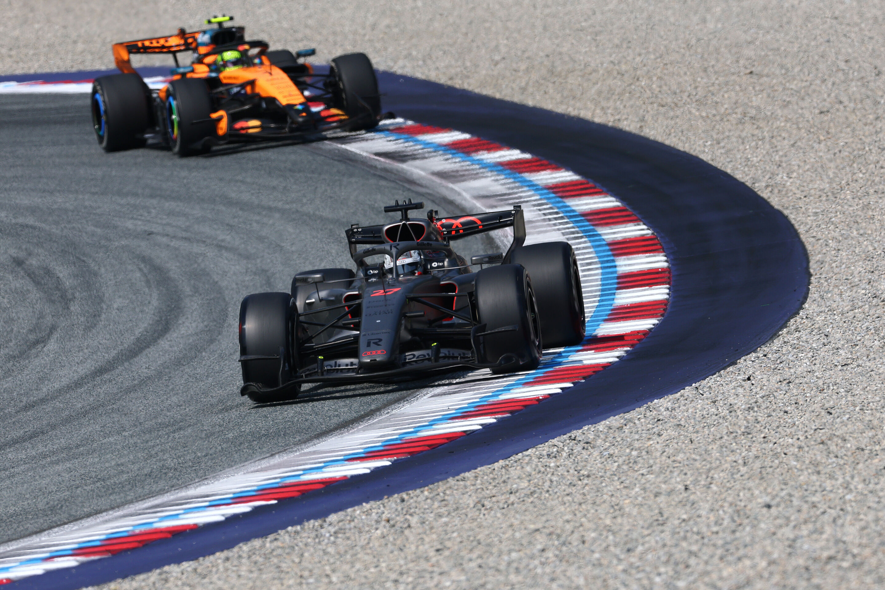 2026 Austrian Grand Prix - Sunday - SPIELBERG, AUSTRIA - JUNE 28: Nico Hulkenberg of Germany driving the (27) Audi F1 Team R26 leads Lando Norris of Great Britain driving the (1) McLaren MCL40 Mercedes on track during the F1 Grand Prix of Austria at Red...