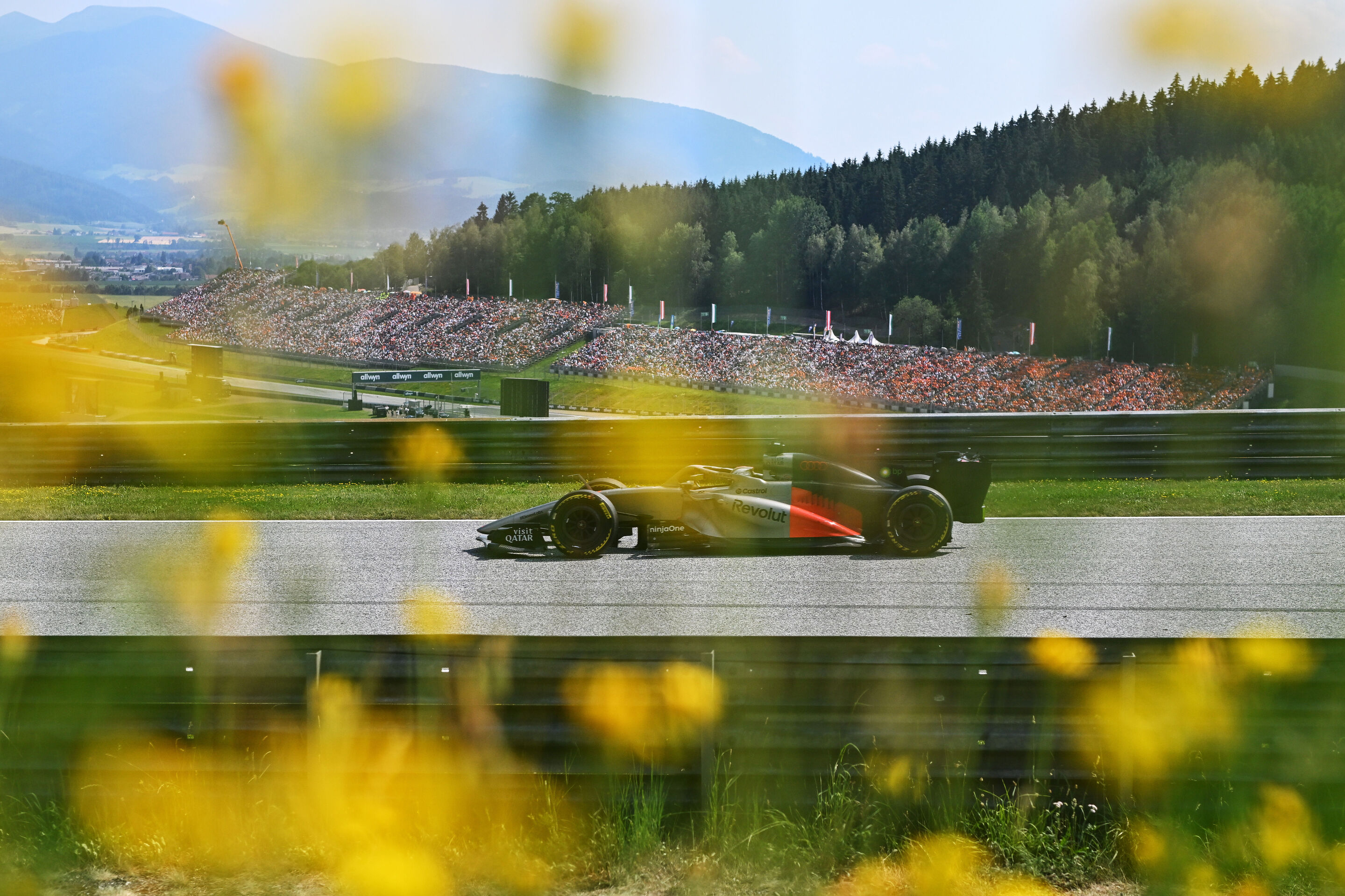 2026 Austrian Grand Prix - Sunday - SPIELBERG, AUSTRIA - JUNE 28: Nico Hulkenberg of Germany driving the (27) Audi F1 Team R26 on track during the F1 Grand Prix of Austria at Red Bull Ring on June 28, 2026 in Spielberg, Austria. (Photo by Guido De Bortoli/LAT...