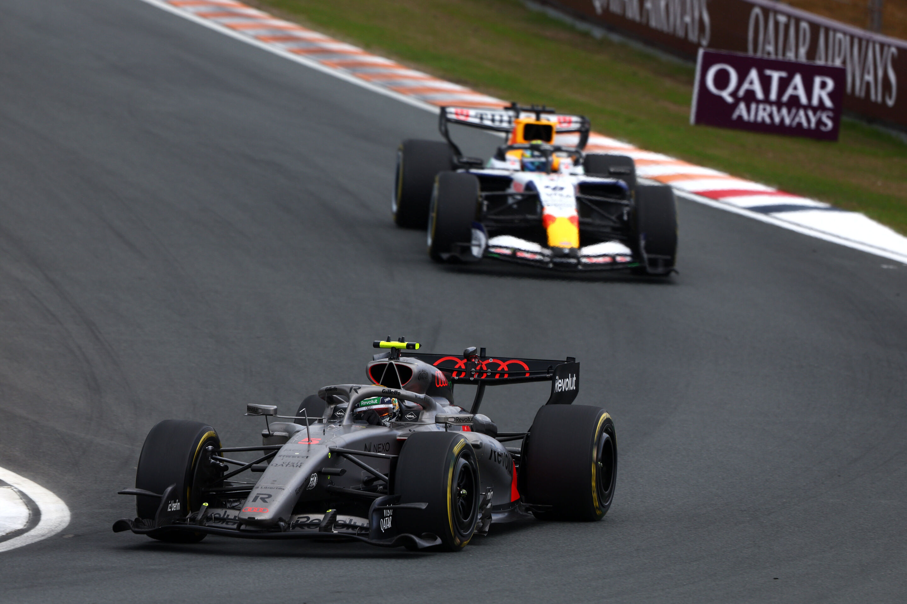 2026 Dutch Grand Prix - Saturday - ZANDVOORT, NETHERLANDS - AUGUST 22: Gabriel Bortoleto of Brazil driving the (5) Audi F1 Team R26 leads Arvid Lindblad of Great Britain driving the (41) Visa Cash App Racing Bulls VCARB 03 RB Ford on track during the...