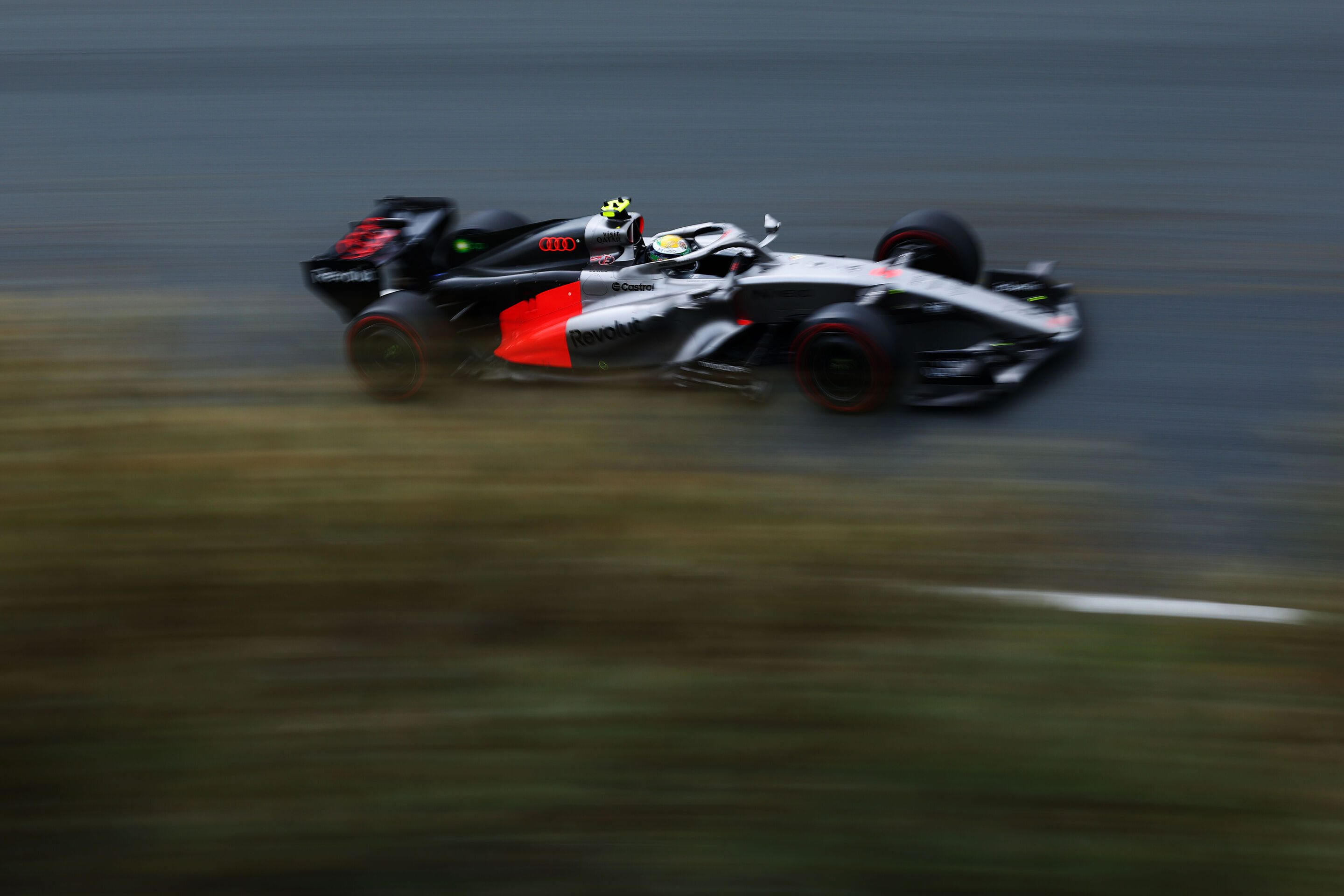 2026 Dutch Grand Prix - Saturday - ZANDVOORT, NETHERLANDS - AUGUST 22: Gabriel Bortoleto of Brazil driving the (5) Audi F1 Team R26 on track during qualifying ahead of the F1 Grand Prix of Netherlands at Circuit Zandvoort on August 22, 2026 in Zandvoort,...