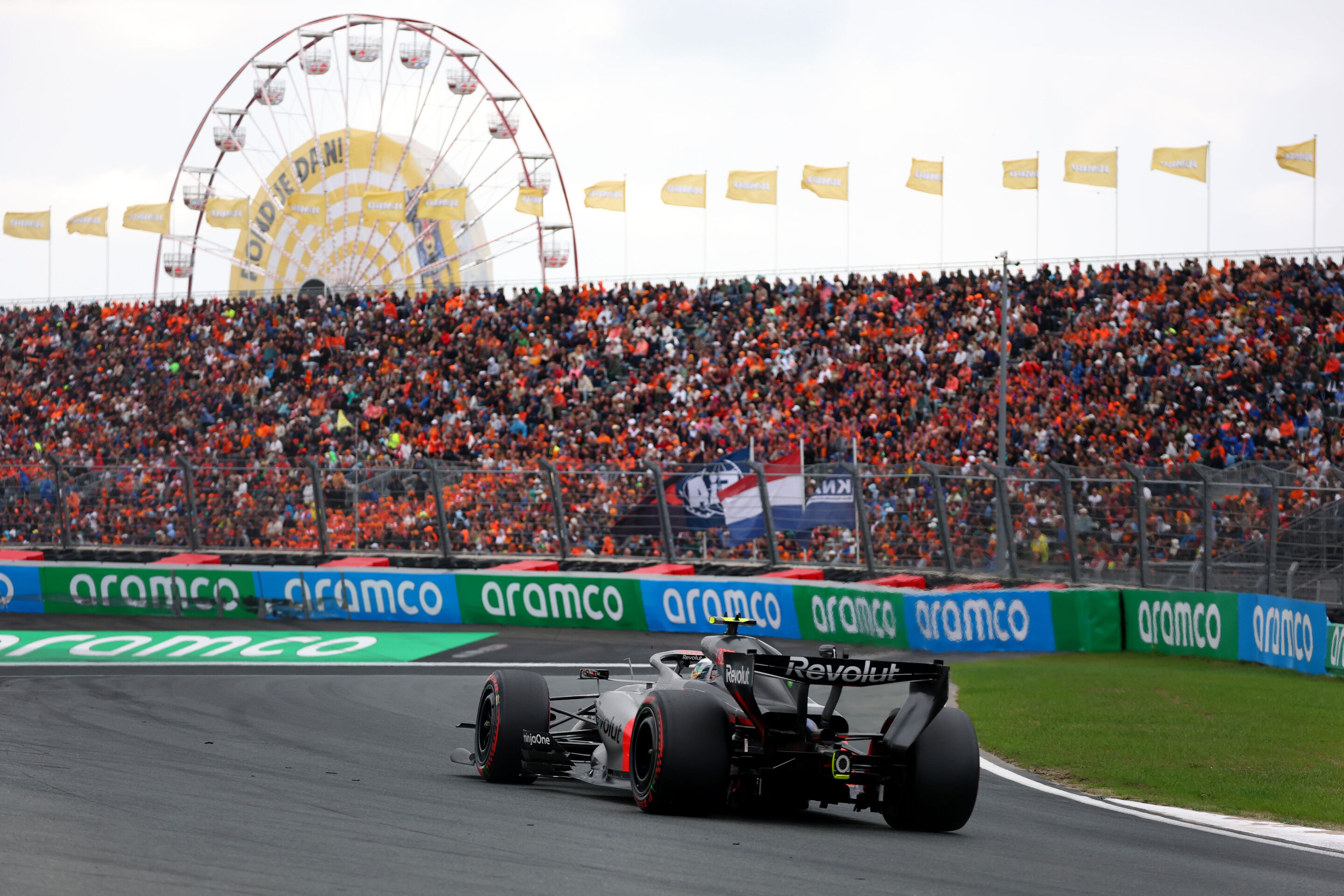 2026 Dutch Grand Prix - Saturday - ZANDVOORT, NETHERLANDS - AUGUST 22: Gabriel Bortoleto of Brazil driving the (5) Audi F1 Team R26 on track during qualifying ahead of the F1 Grand Prix of Netherlands at Circuit Zandvoort on August 22, 2026 in Zandvoort,...
