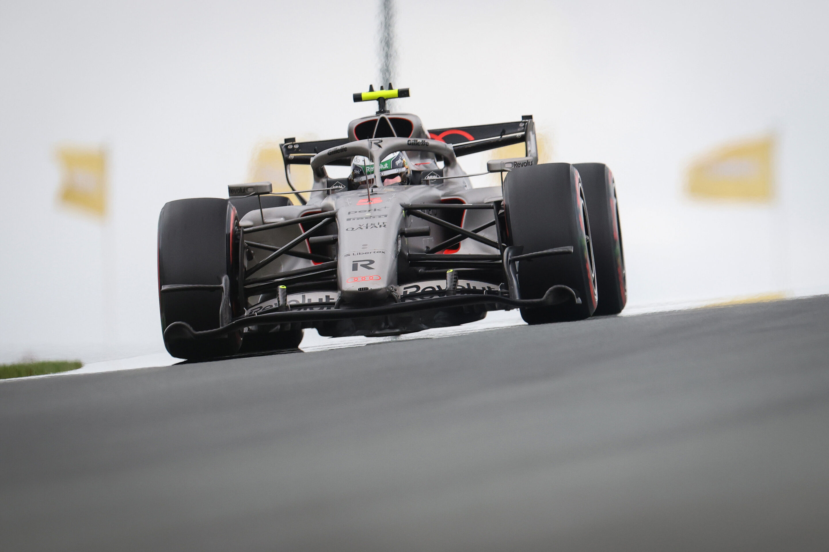 2026 Dutch Grand Prix - Saturday - ZANDVOORT, NETHERLANDS - AUGUST 22: Gabriel Bortoleto of Brazil driving the (5) Audi F1 Team R26 on track during qualifying ahead of the F1 Grand Prix of Netherlands at Circuit Zandvoort on August 22, 2026 in Zandvoort,...