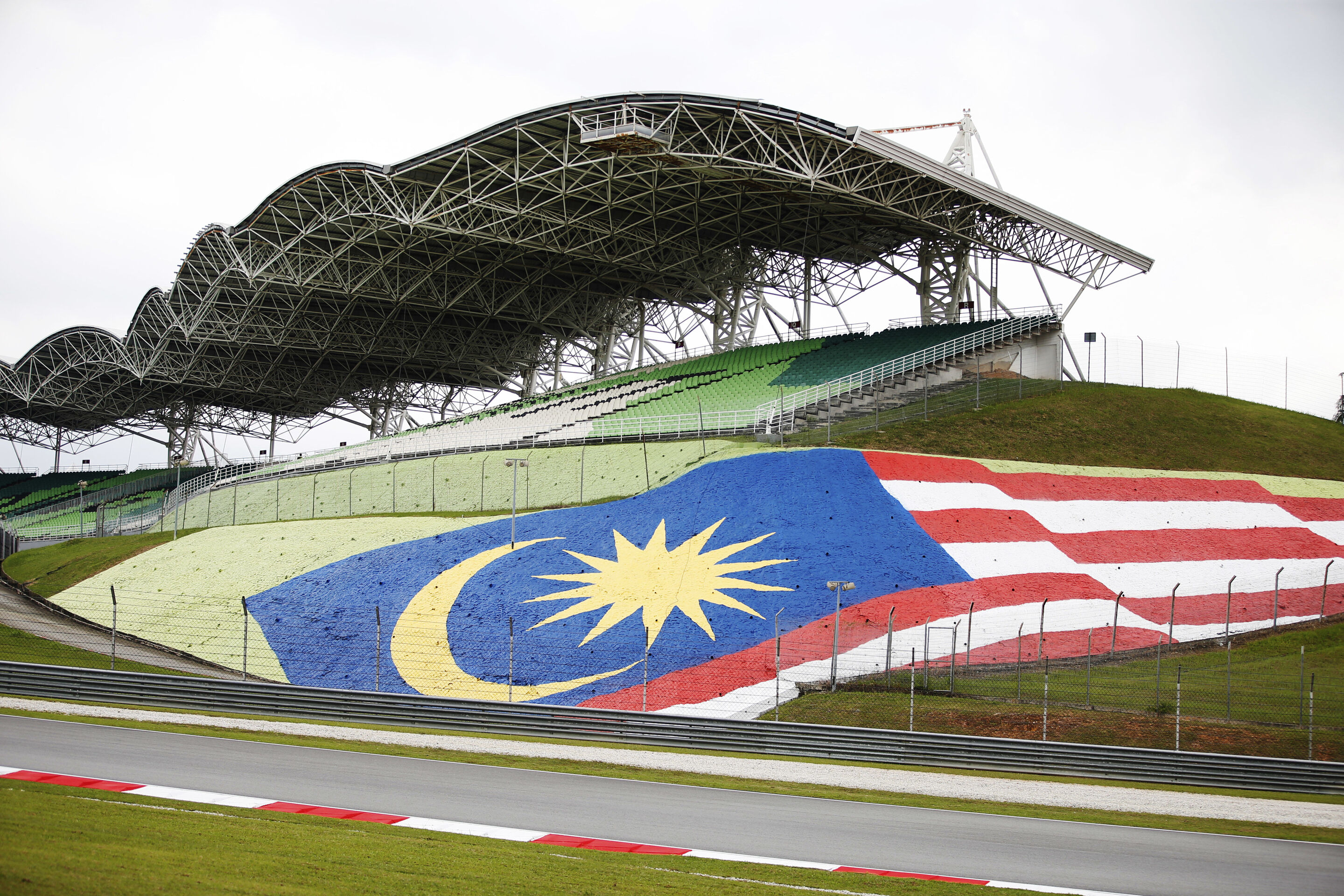 2231470409 - Sepang International Circuit, Sepang, Malaysia.Thursday 28 September 2017.The Malaysian flag is painted on a hillside beneah a grandstand.World Copyright: Zak Mauger/LAT Images ref: Digital Image _X0W6776