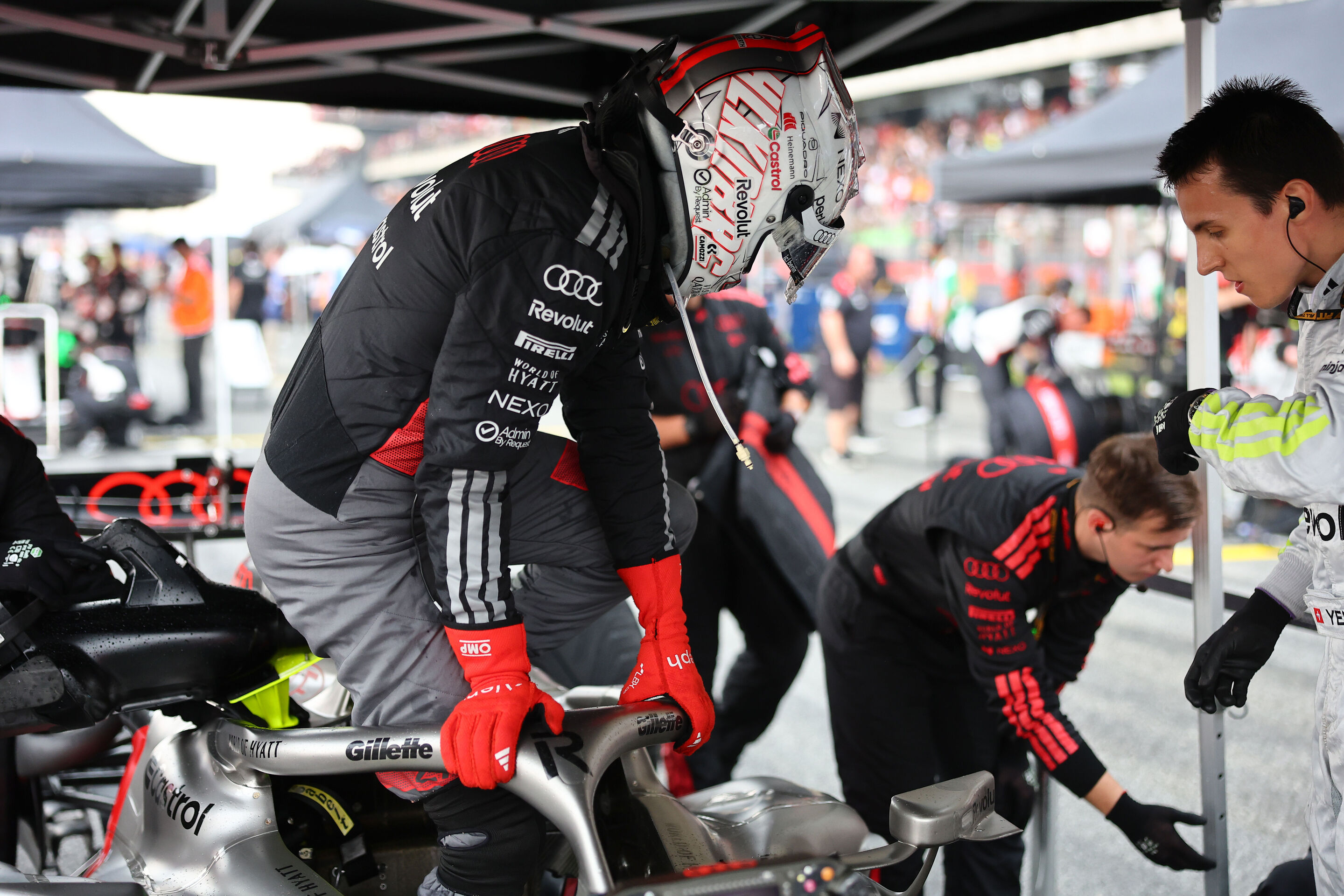 F1 Grand Prix of Bahrain in Malaysia - KUALA LUMPUR, MALAYSIA - OCTOBER 04: Nico Hulkenberg of Germany and Audi F1 Team arrives on the grid prior to the F1 Grand Prix of Bahrain in Malaysia at Sepang Circuit on October 04, 2026 in Kuala Lumpur, Malaysia....