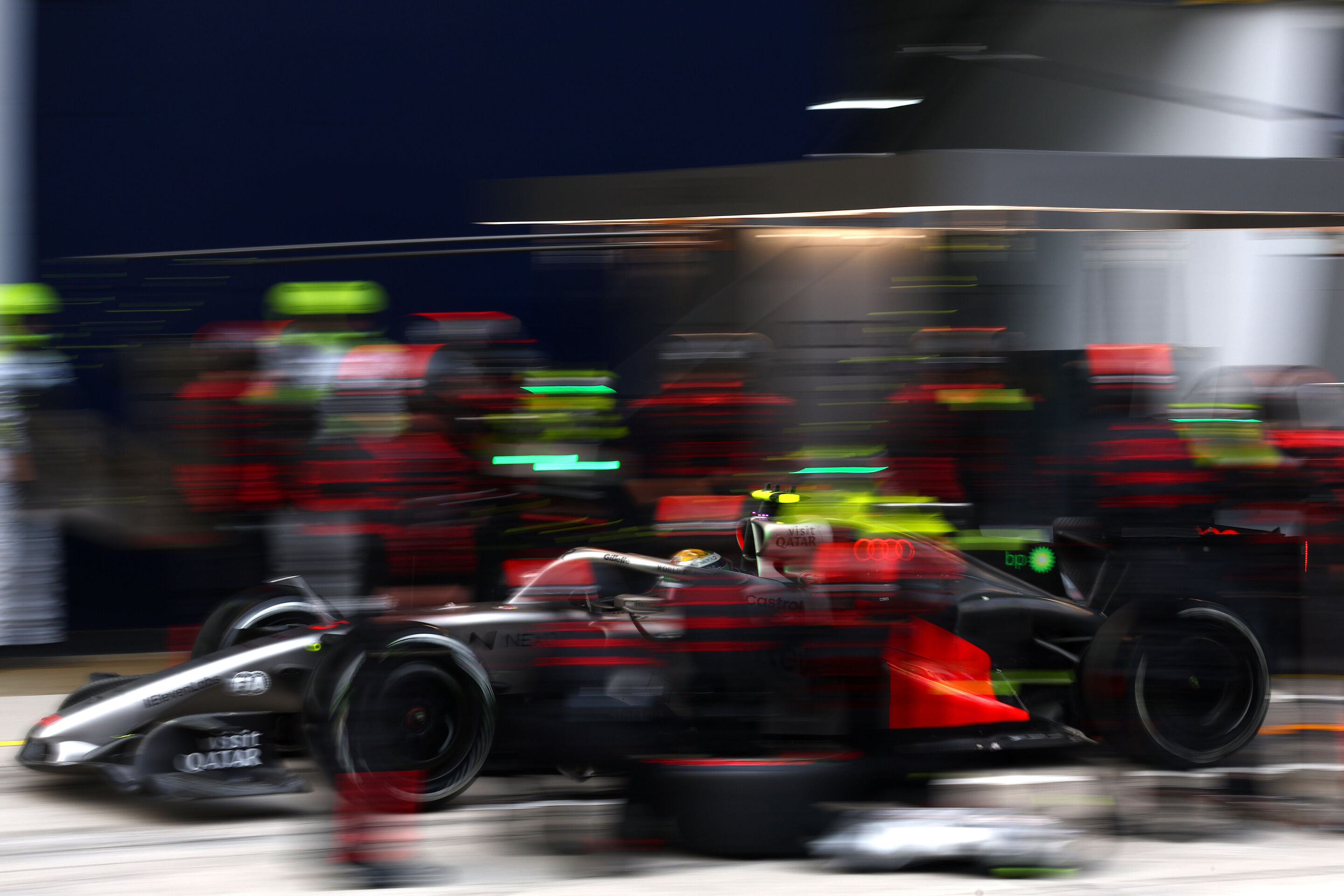 F1 Grand Prix of Bahrain in Malaysia - KUALA LUMPUR, MALAYSIA - OCTOBER 04: Gabriel Bortoleto of Brazil driving the (5) Audi F1 Team R26 makes a pitstop during the F1 Grand Prix of Bahrain in Malaysia at Sepang Circuit on October 04, 2026 in Kuala Lumpur,...