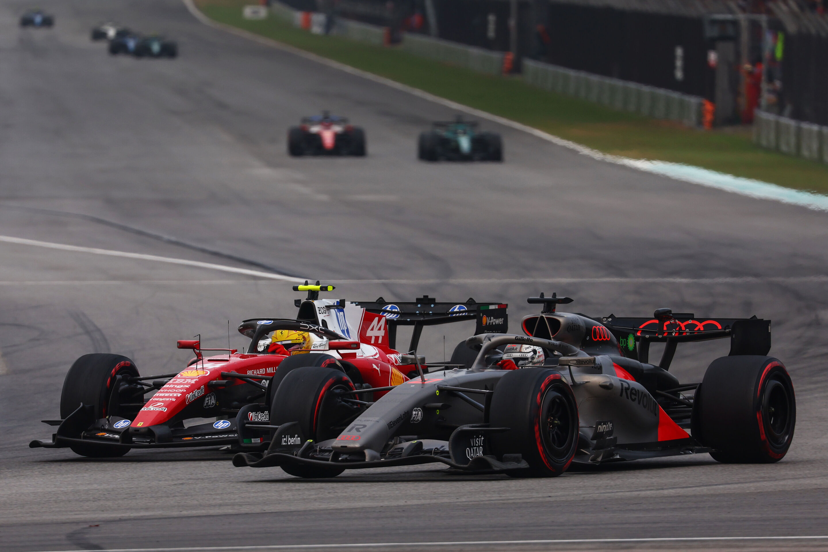 F1 Grand Prix of Bahrain in Malaysia - KUALA LUMPUR, MALAYSIA - OCTOBER 04: Lewis Hamilton of Great Britain driving the (44) Scuderia Ferrari SF-26 and Nico Hulkenberg of Germany driving the (27) Audi F1 Team R26 battle for track position during the F1...