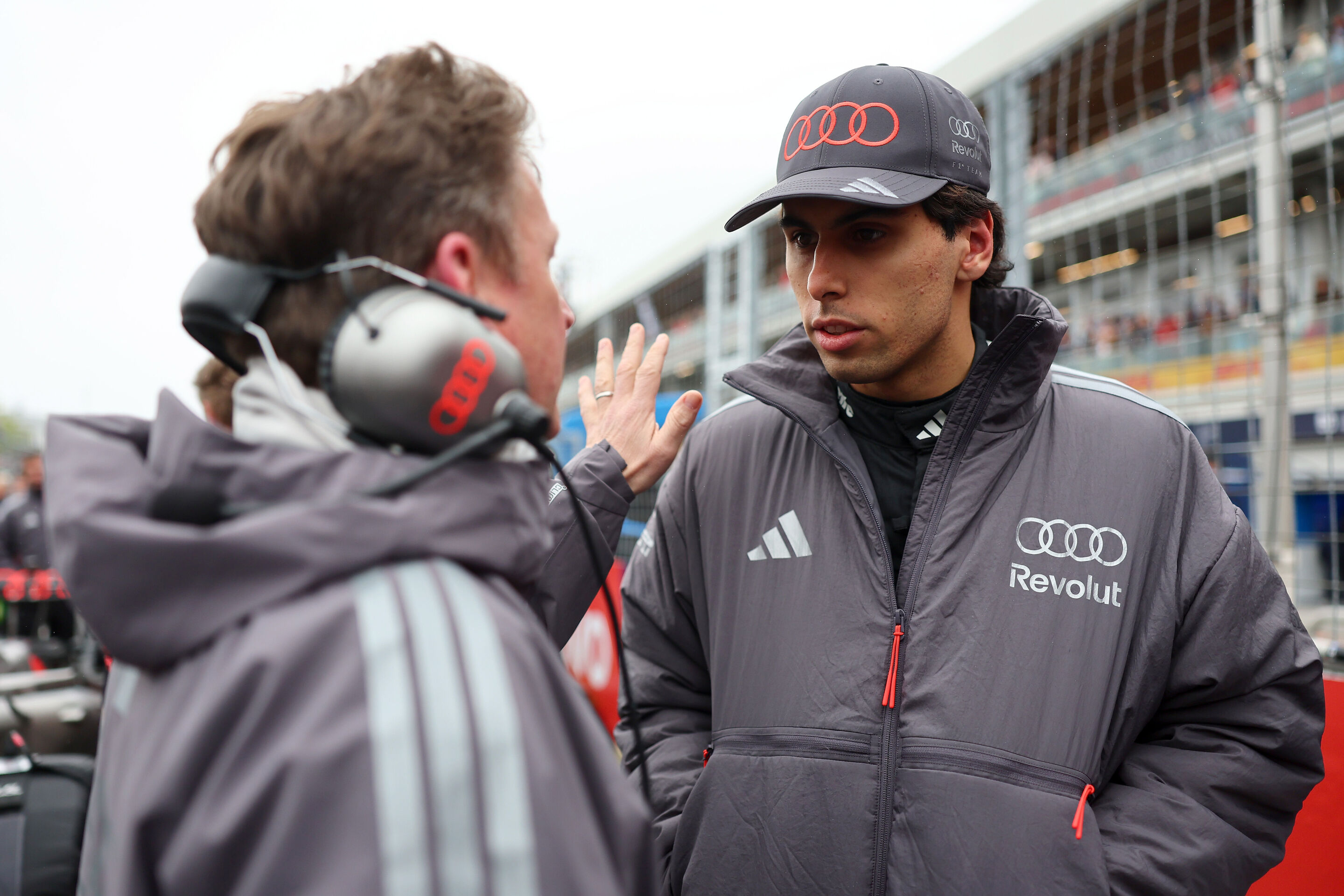 F1 Grand Prix of Canada - MONTREAL, QUEBEC - MAY 24: Gabriel Bortoleto of Brazil and Audi F1 Team talks on the grid prior to the F1 Grand Prix of Canada at Circuit Gilles-Villeneuve on May 24, 2026 in Montreal, Quebec. (Photo by Andy Hone/LAT Images)
